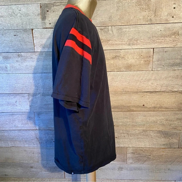 💥5/$25  Volcom men’s black & red‎ t-shirt in size large - Picture 4 of 9